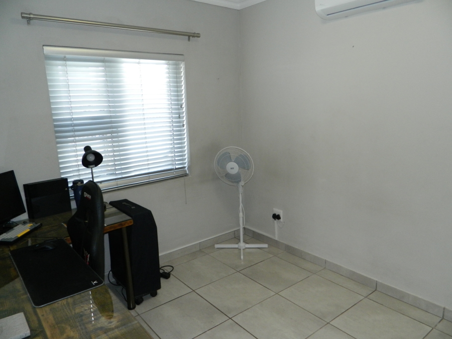 2 Bedroom Property for Sale in Bergenzicht Estate Western Cape